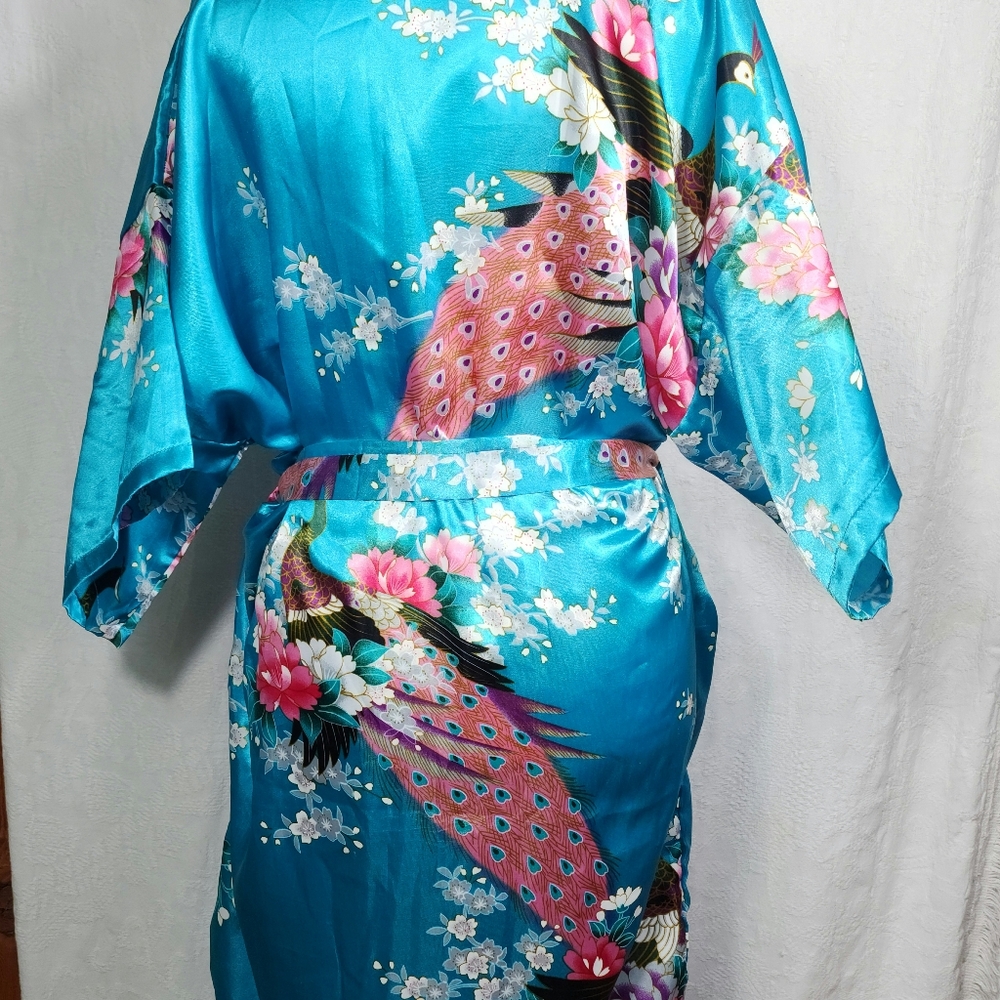 Robe - Picture 3 of 3